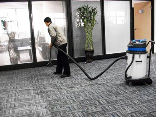 地毯上的油用什么清洗好?