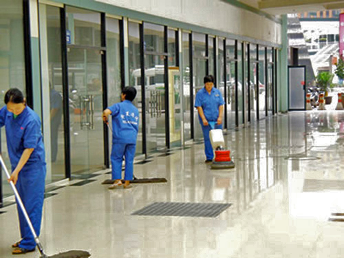 新屋子清洁究竟是自己来还是找开荒清洁公司来